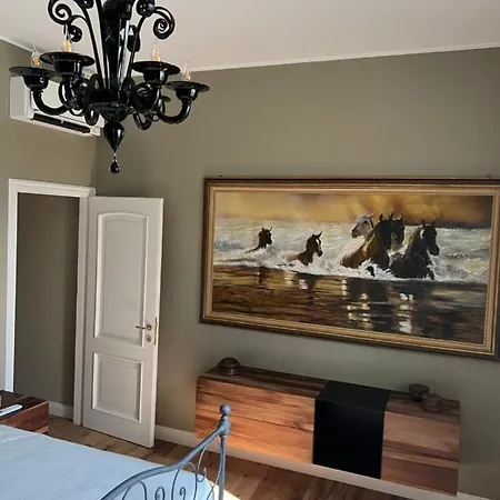 Luxury In In A 5 Bed Front Valmadrera