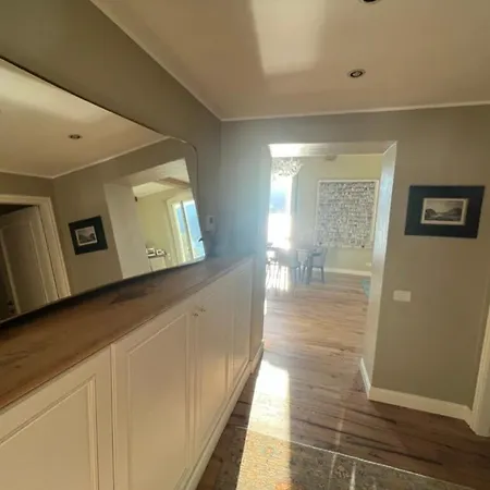 Luxury In In A 5 Bed Front Holiday home