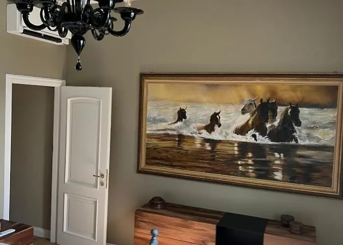 Luxury In In A 5 Bed Front ואלמדררה