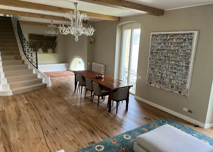 Luxury In In A 5 Bed Front Valmadrera