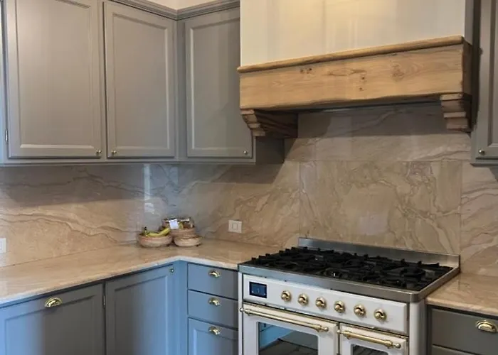 Luxury In In A 5 Bed Front Valmadrera