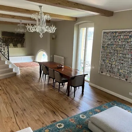 Luxury In In A 5 Bed Front 발마드레라