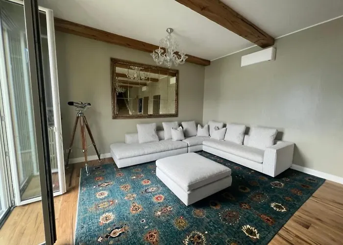 Semesterbostad Luxury In In A 5 Bed Front