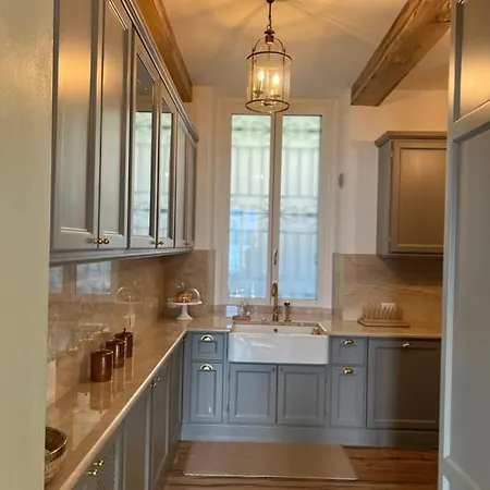 Luxury In In A 5 Bed Front Holiday home